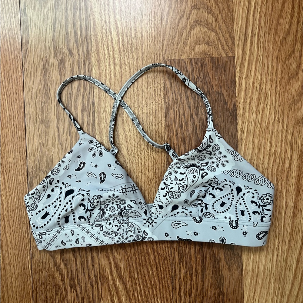 Slightly worn! Alo Yoga sports bra